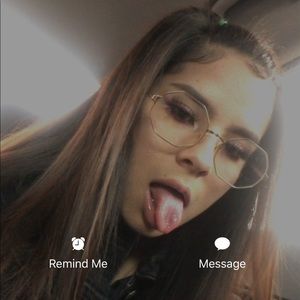 Meet your Posher, Mia